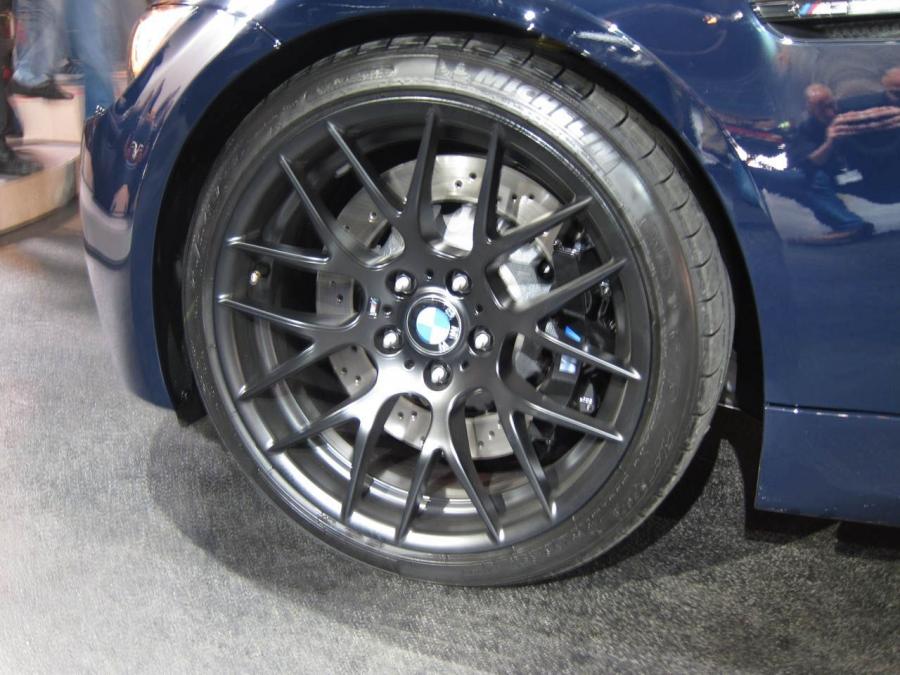  BMW M3 Sedan Lightweight 2011 года  (фото 4 из 10)